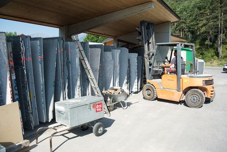 Natursteinlager der Firma Larcher in Tirol